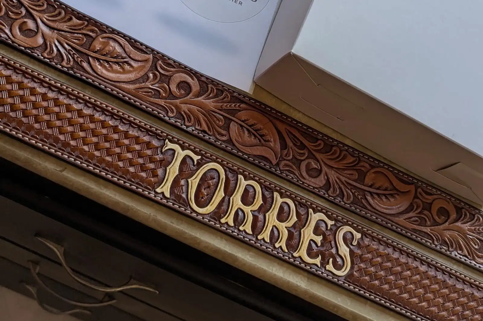 Cintos artesanales terminados por JR Cincelados
