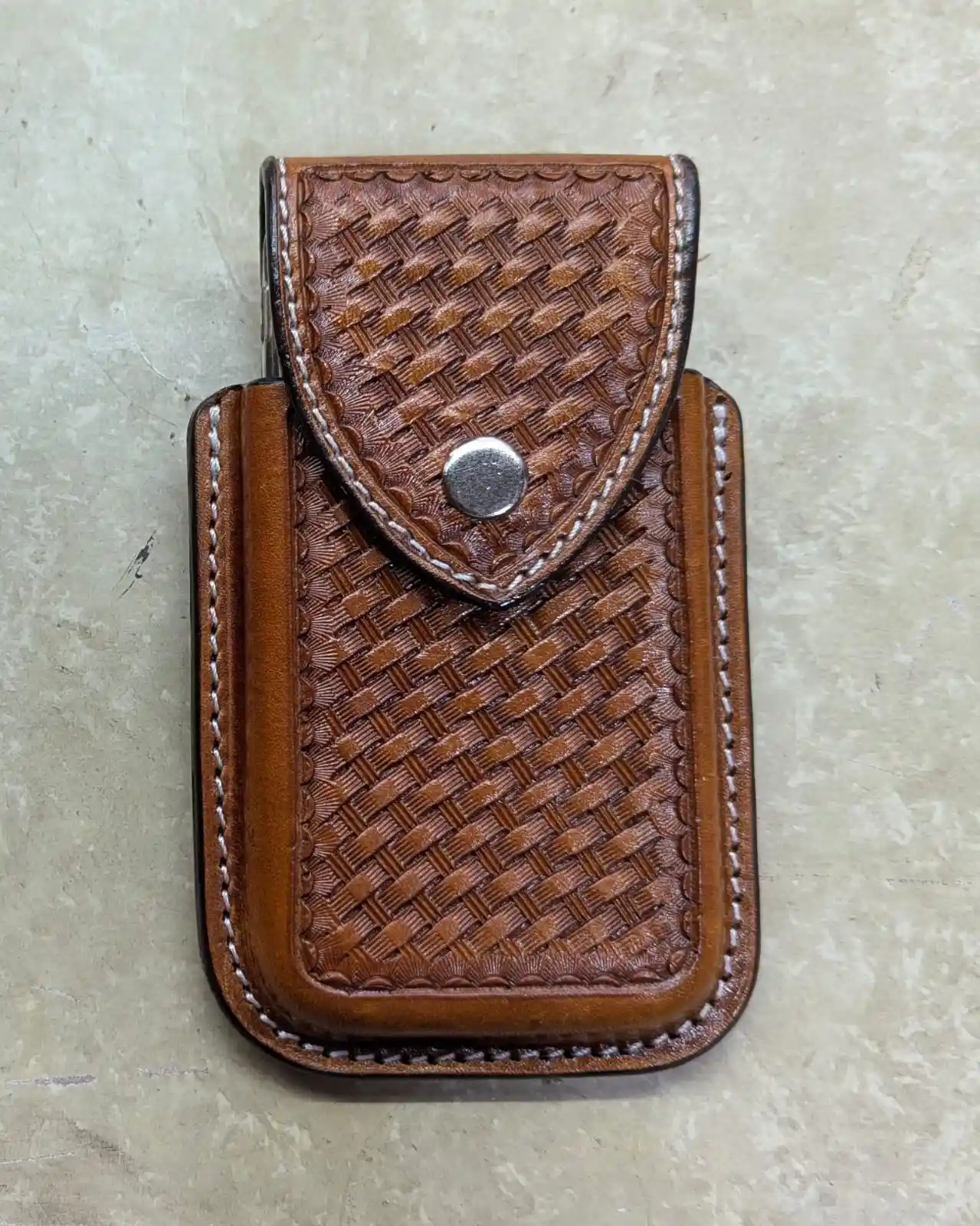 Funda para celular cerrada en pico